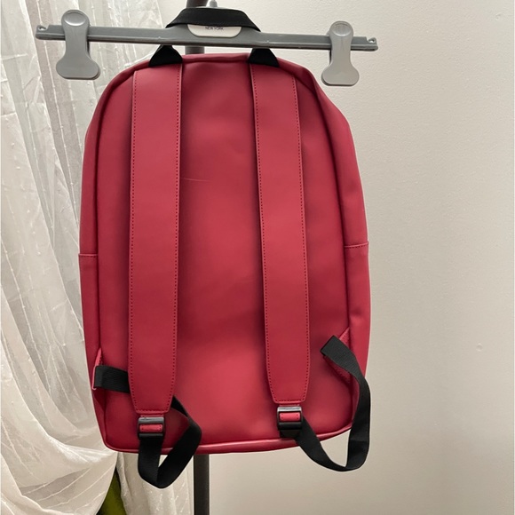 Rains backpack 🎒 good condition - Picture 2 of 2